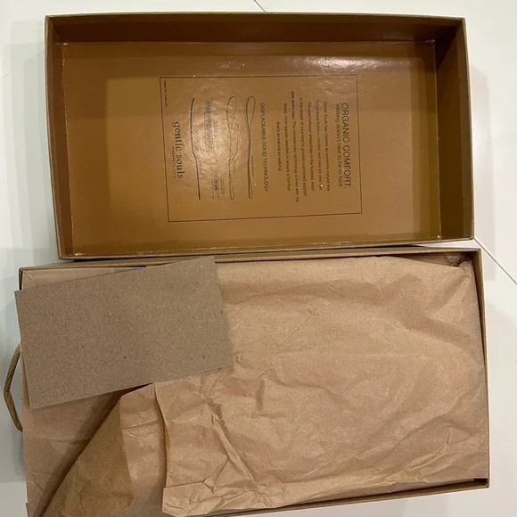 Gentle Souls by Kenneth Cole Women's Eugene 2 Perf Loafer Flat multiple sizes - Picture 3 of 7